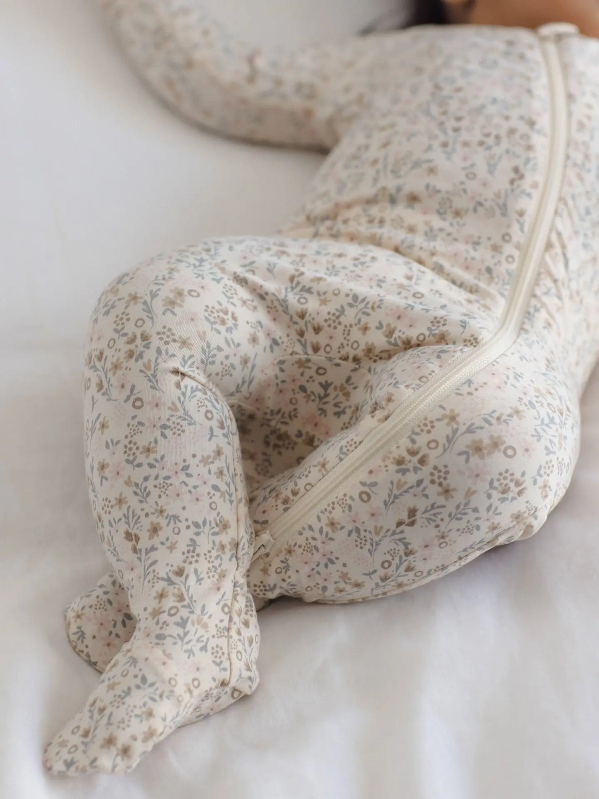 BAMBOO ZIP FOOTIE - BLOOM