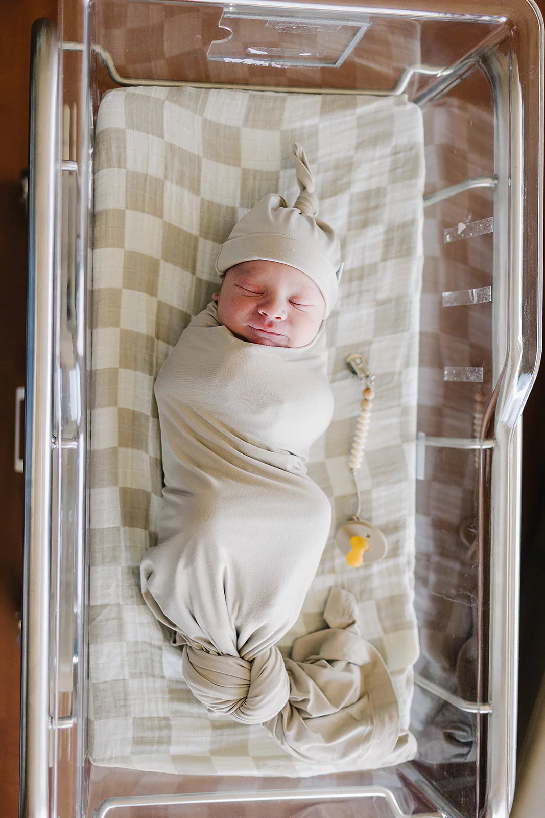 TAUPE CHECKERED MUSLIN SWADDLE BLANKET