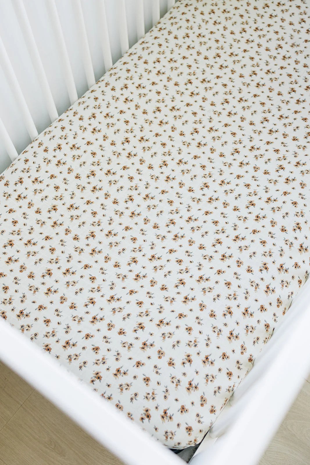 AUTUMN BLOOM MUSLIN CRIB SHEET