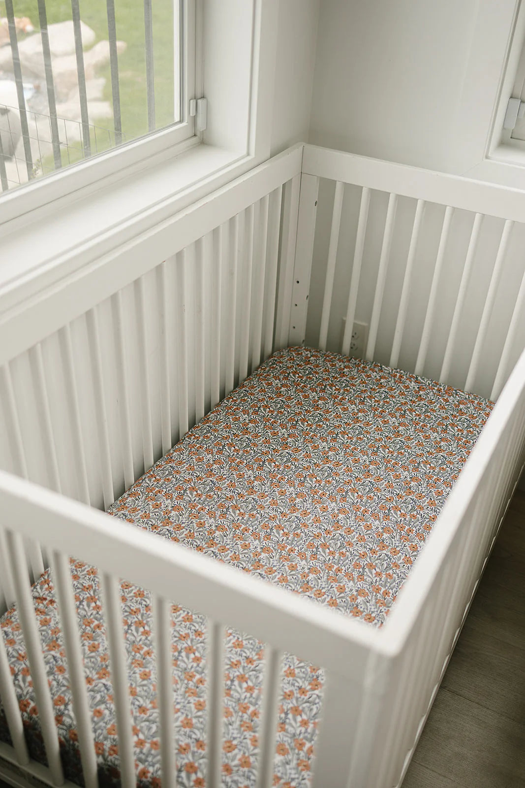 DAINTY MEADOW BAMBOO STRETCH CRIB SHEET