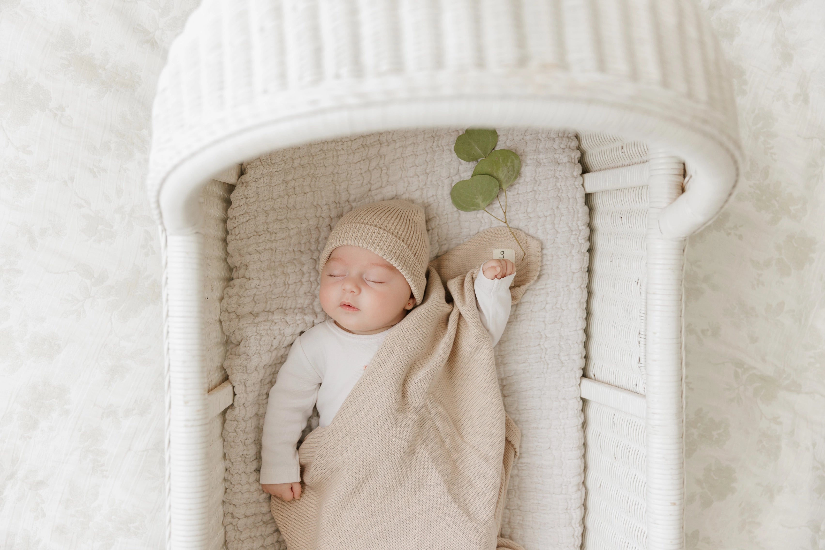 100% COTTON KNIT BLANKET + HAT LUXE GIFT SET