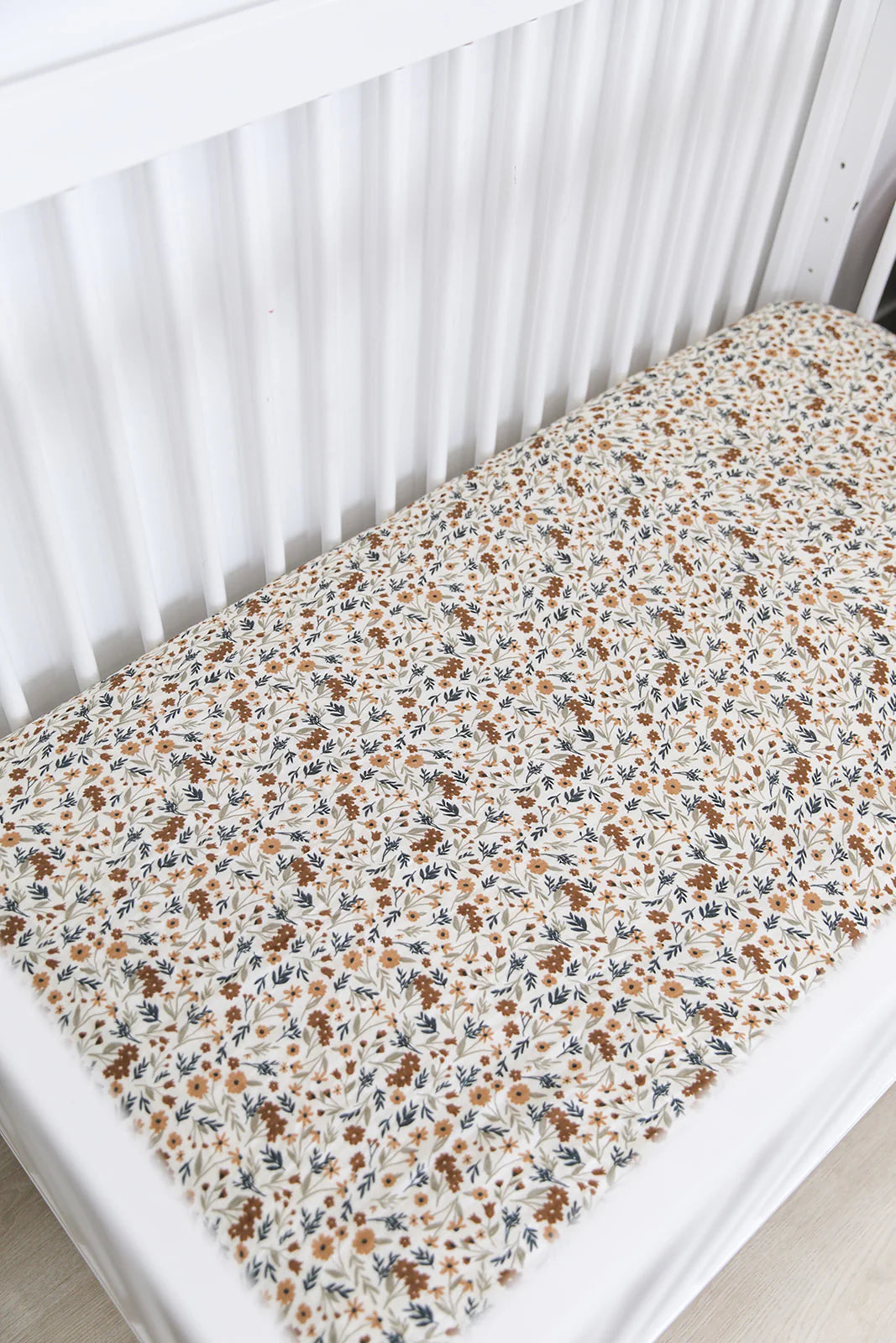 HARVEST FLORAL MUSLIN CRIB SHEET