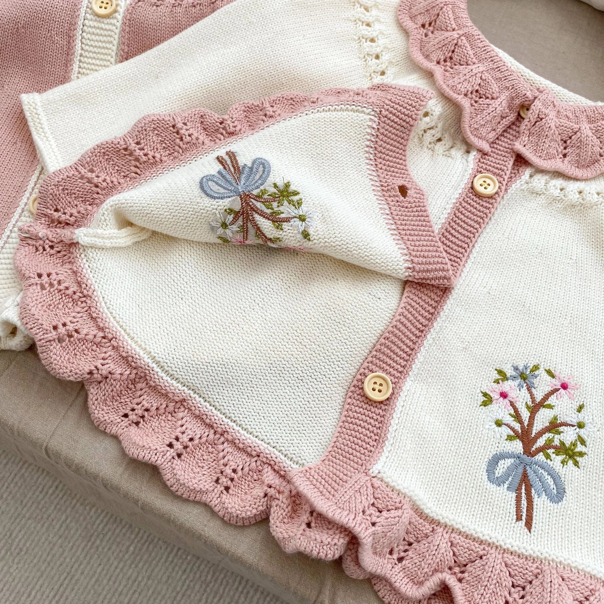 EMBROIDERED LONG-SLEEVED CARDIGAN