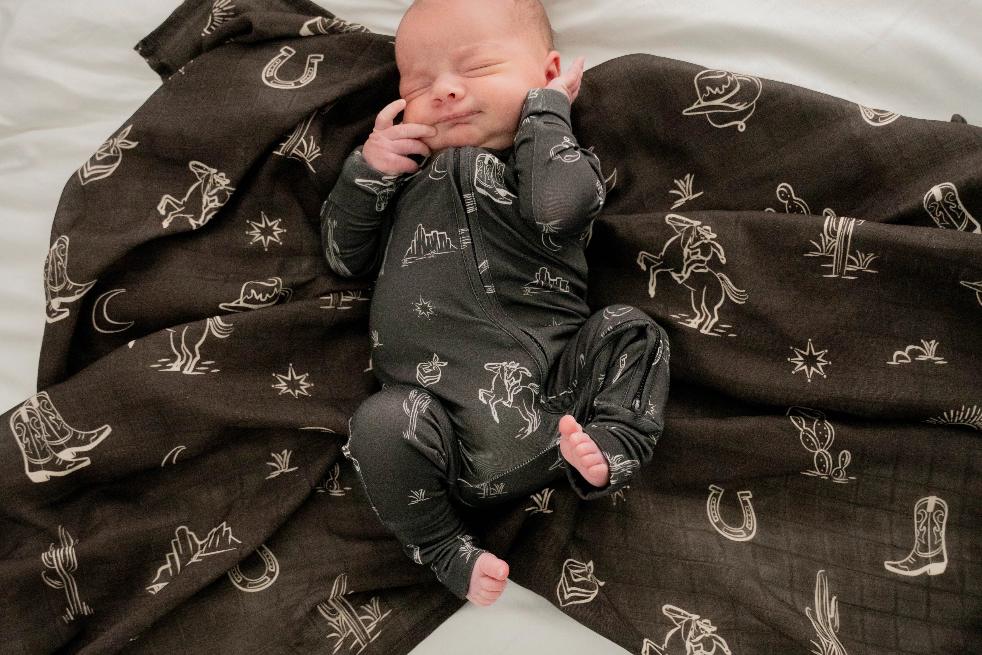 WESTERN MUSLIN SWADDLE