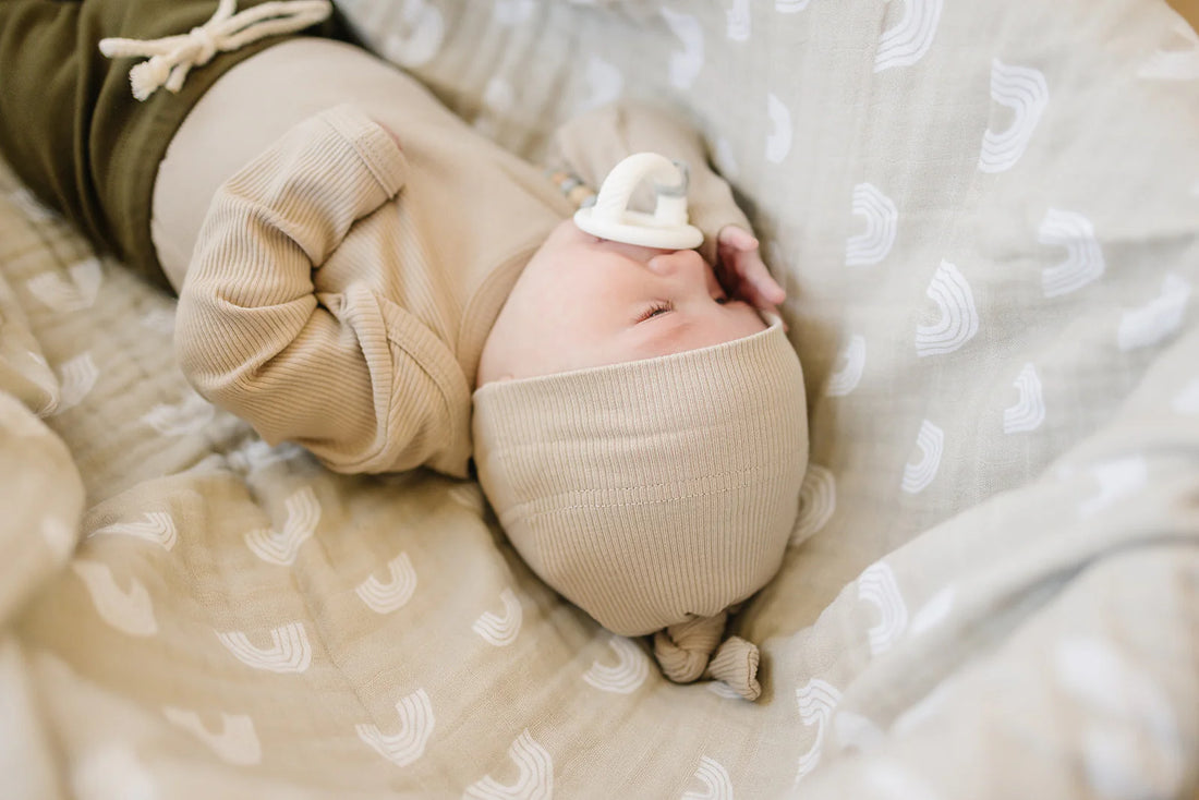OATMEAL ORGANIC RIBBED NEWBORN HAT