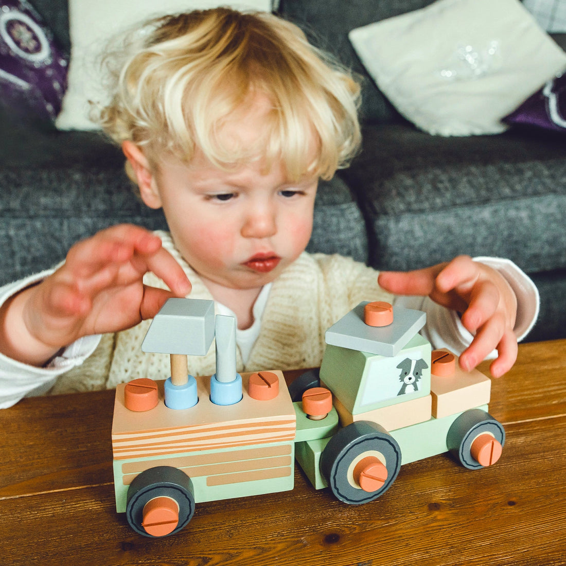 BUILDABLE WOODEN TRACTOR