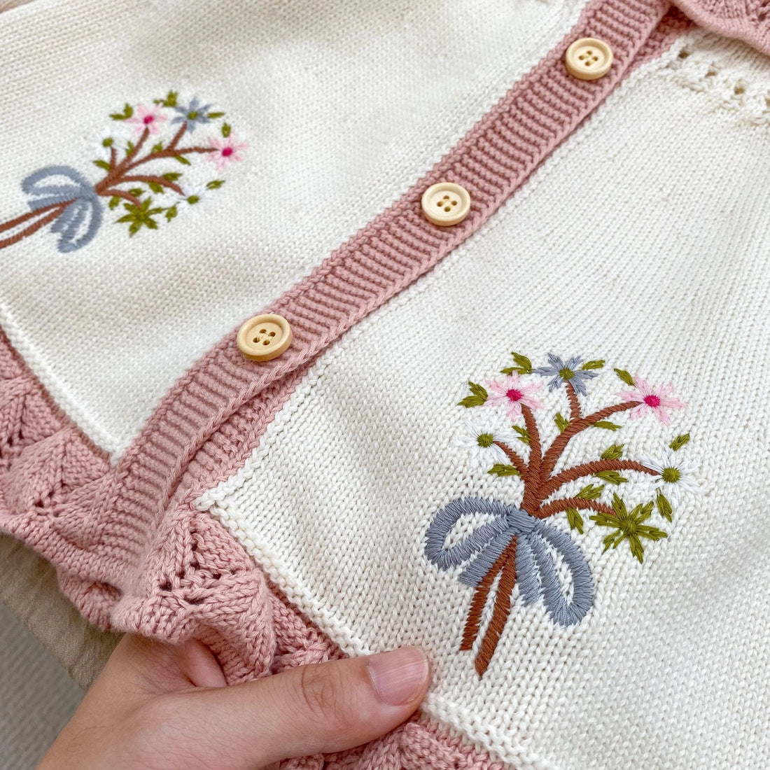 EMBROIDERED LONG-SLEEVED CARDIGAN