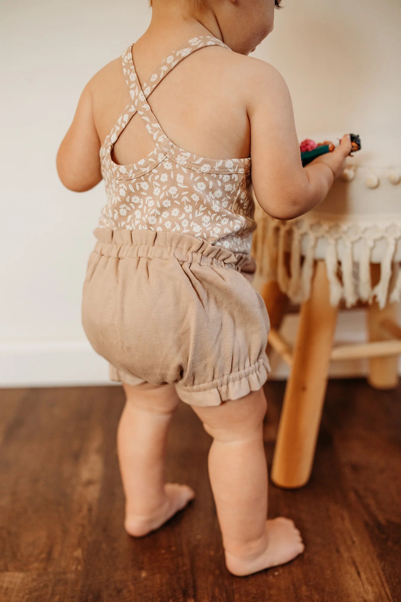 OATMEAL DITSY FLORAL CRISS CROSS BLOOMER SET