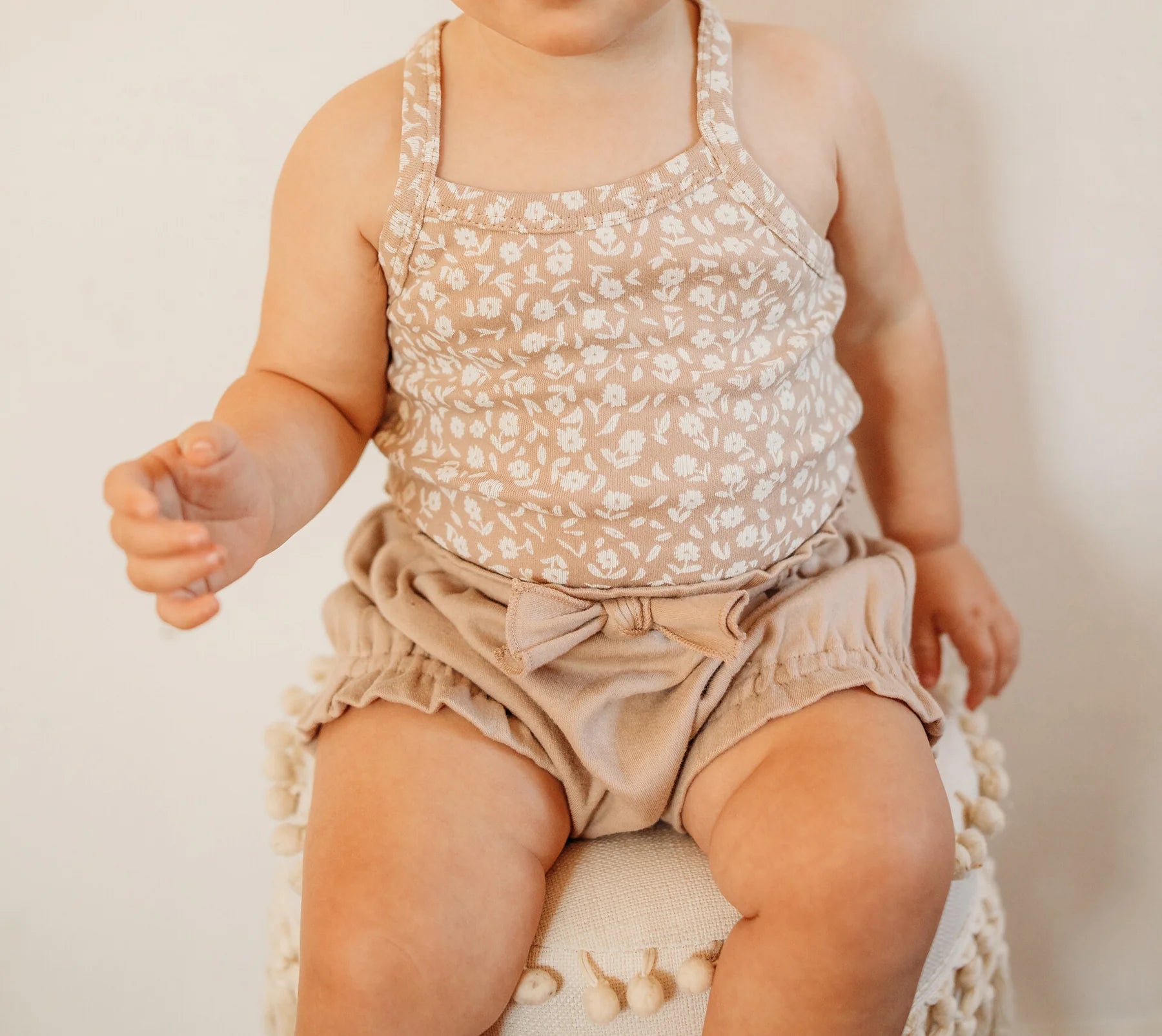 OATMEAL DITSY FLORAL CRISS CROSS BLOOMER SET