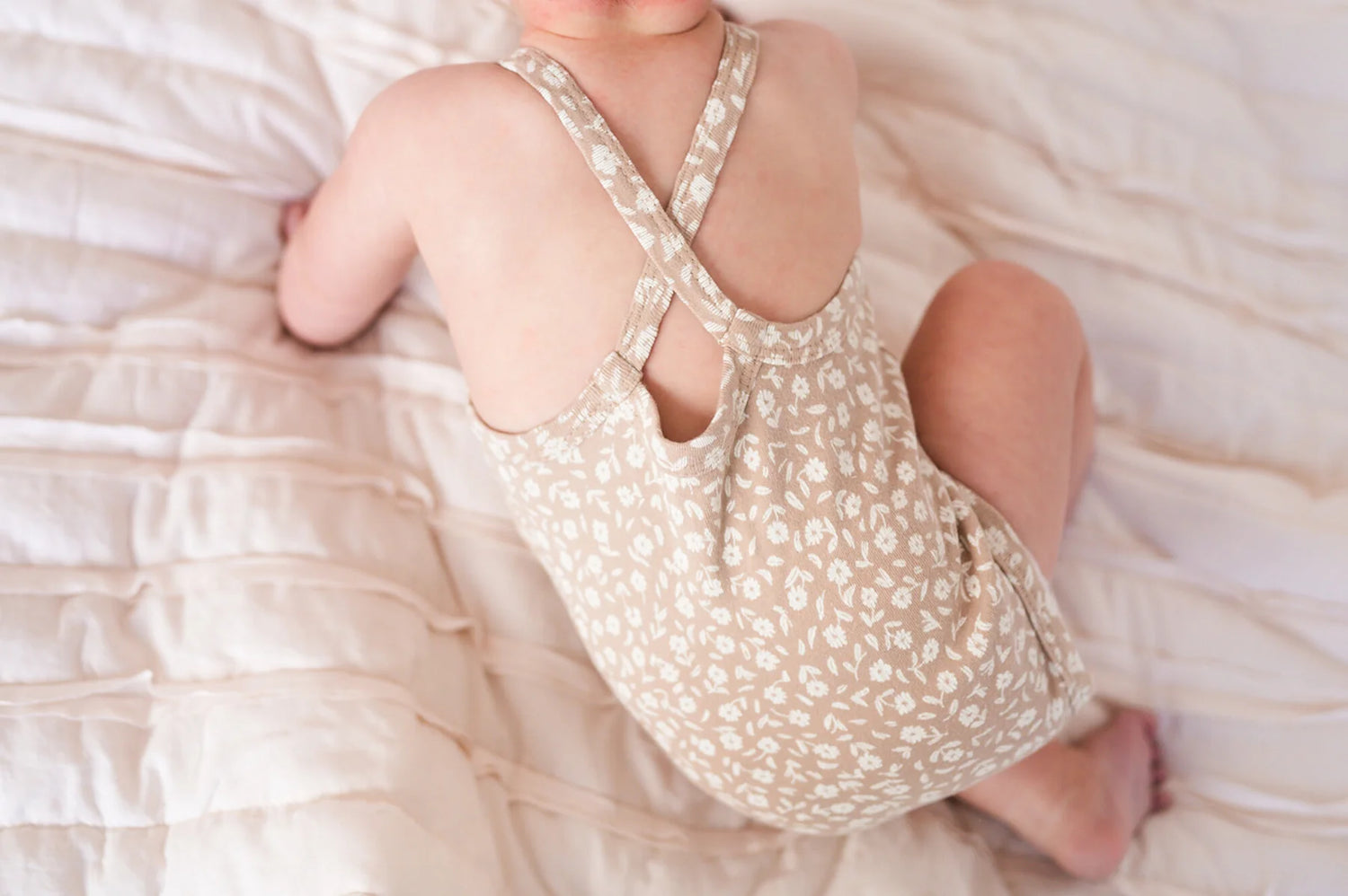 OATMEAL DITSY FLORAL CRISS CROSS BLOOMER SET
