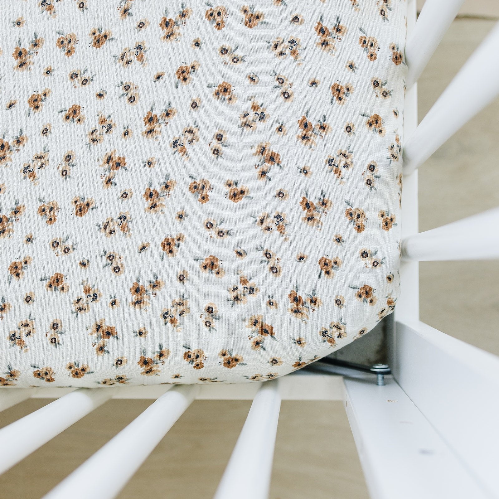 AUTUMN BLOOM MUSLIN CRIB SHEET