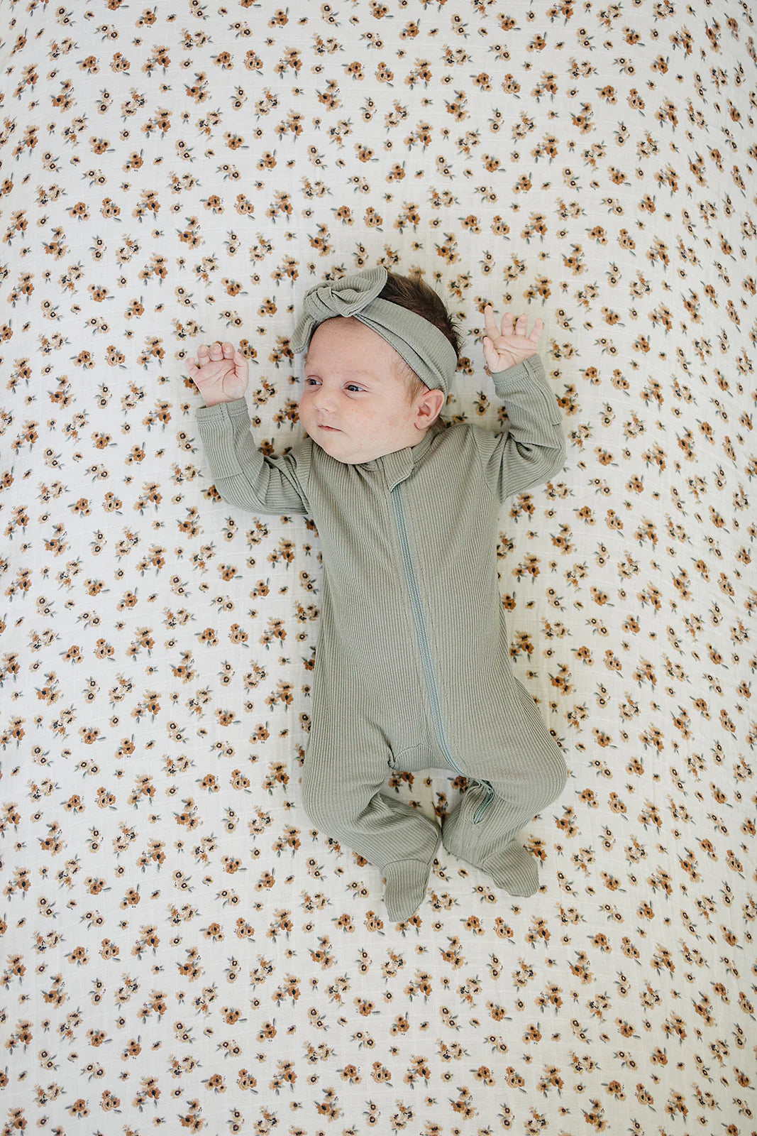AUTUMN BLOOM MUSLIN CRIB SHEET