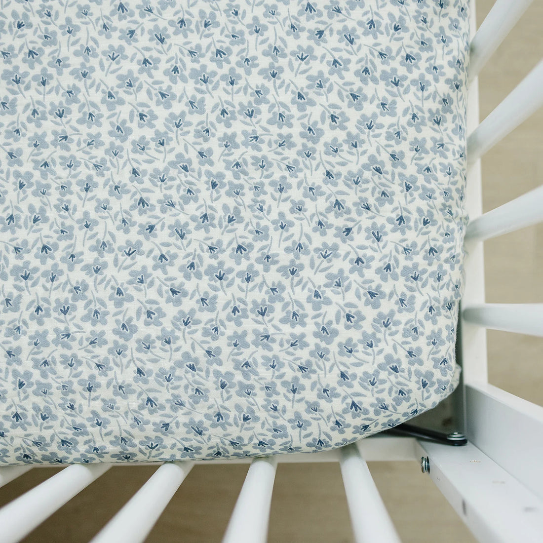 BLUE BLOSSOM MUSLIN CRIB SHEET