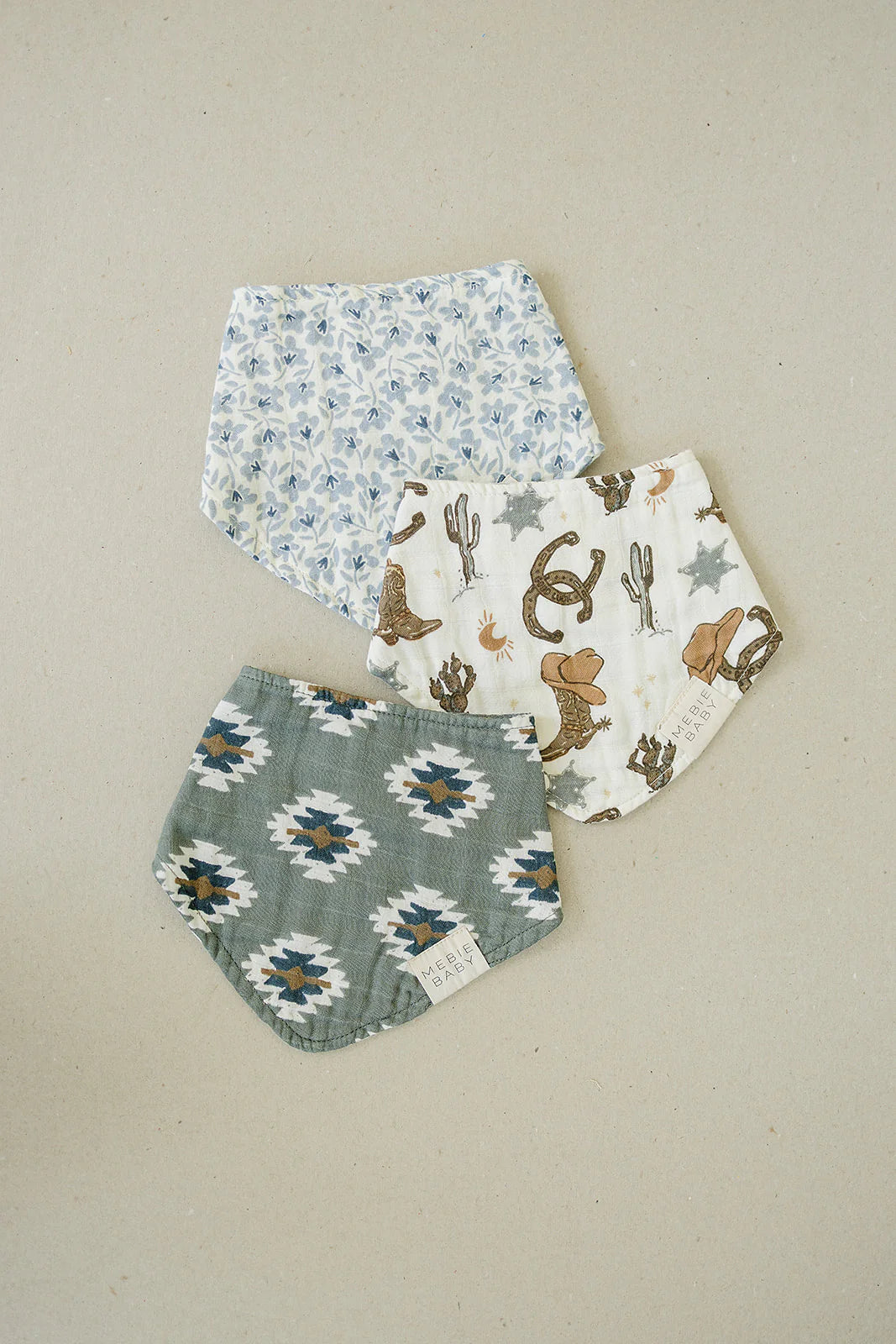 BLUE BLOSSOM CLASSIC MUSLIN BIB