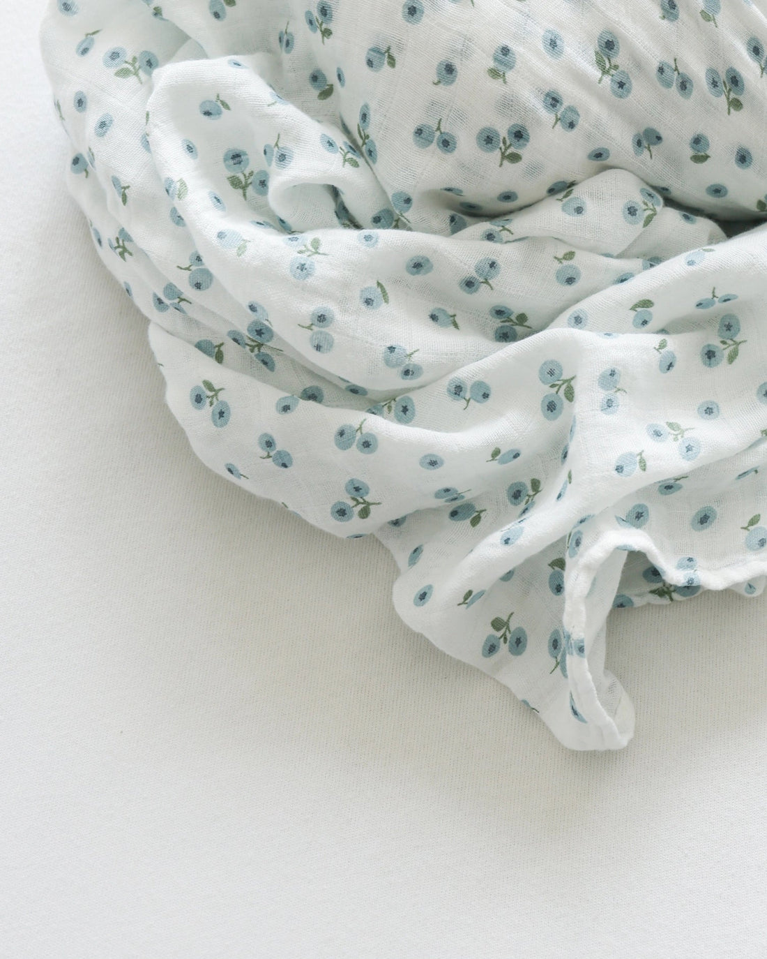 BLUEBERRIES COTTON SWADDLE