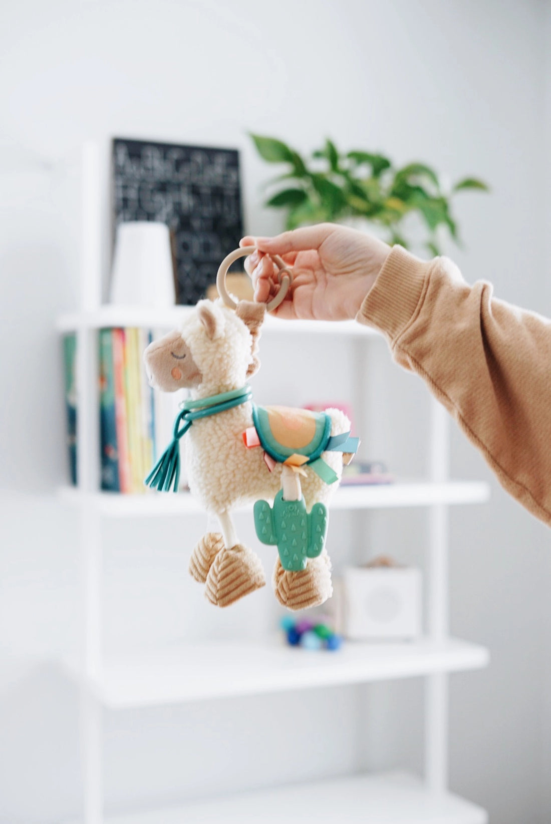 ITZY LINK &amp; LOVE LLAMA TEETHER
