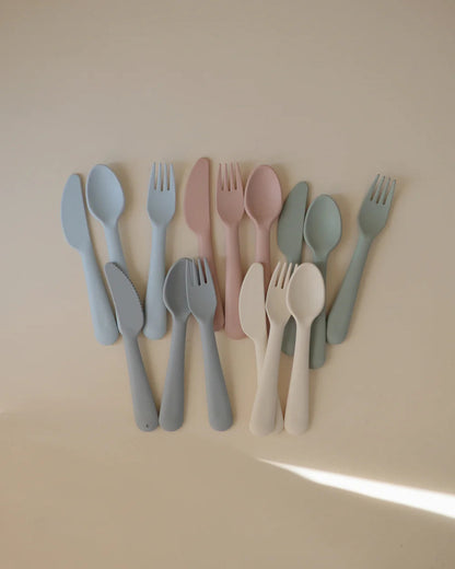 DINNERWARE CUTLERY SET