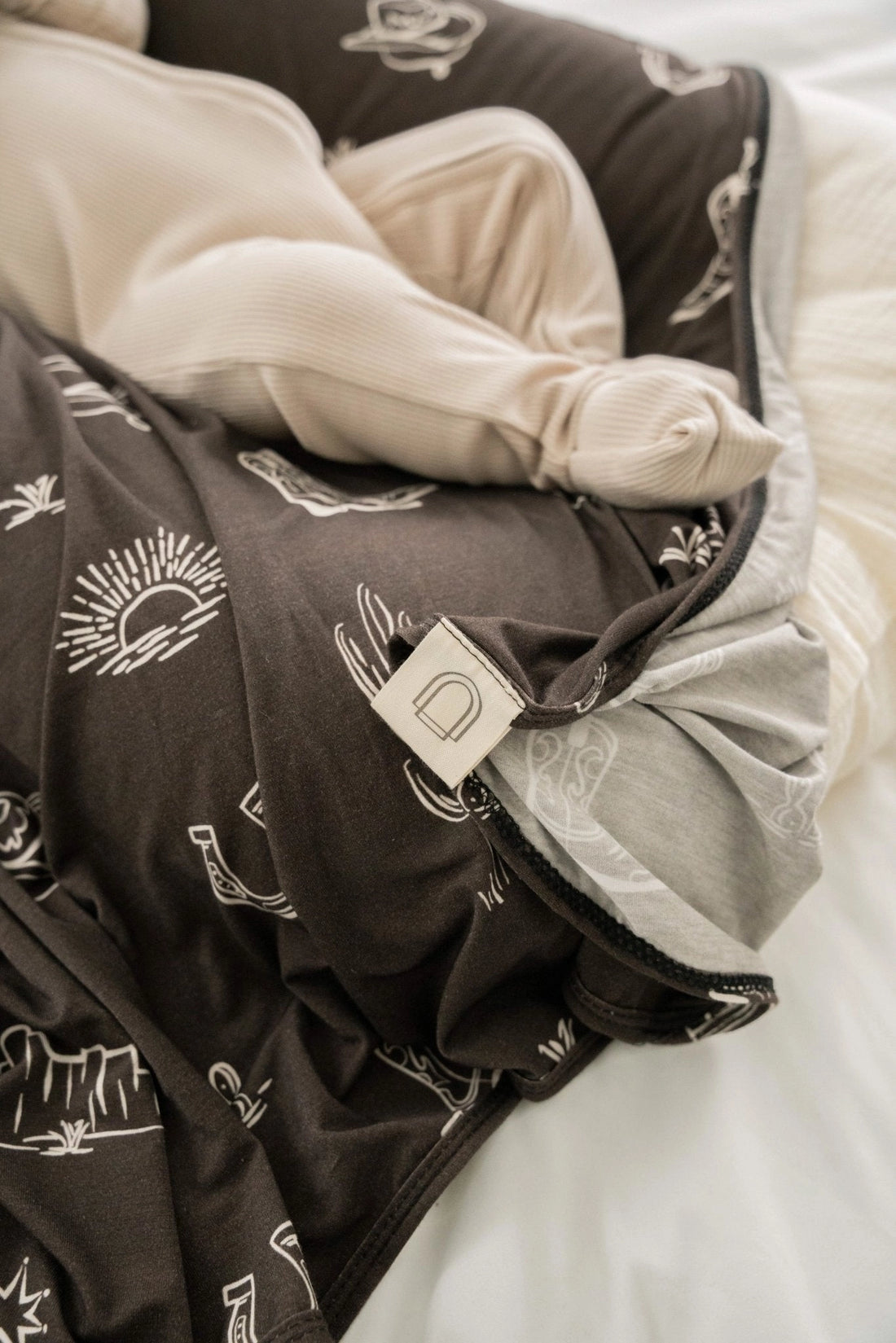 WESTERN STRETCH SWADDLE