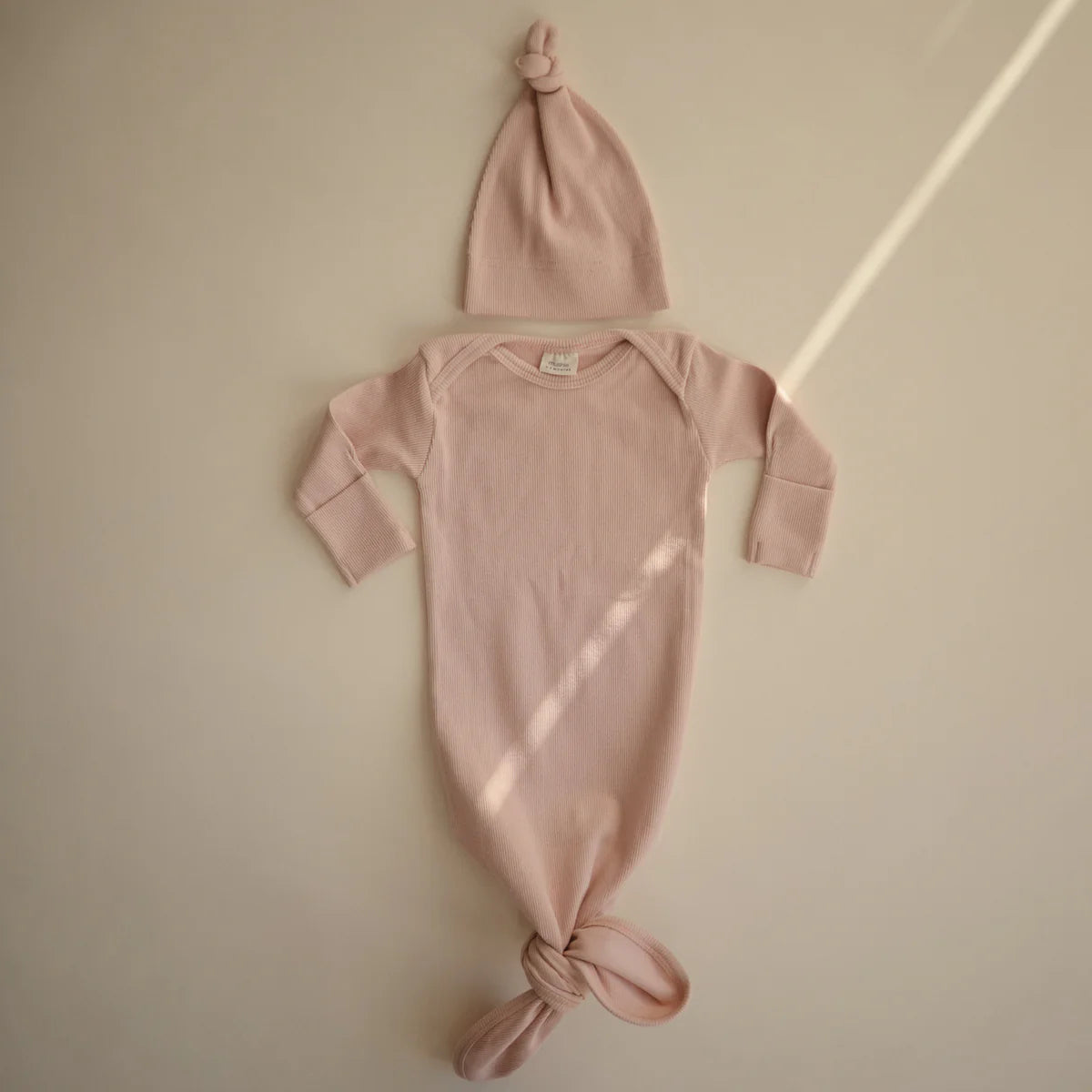 RIBBED KNOTTED BABY GOWN + BEANIE SET